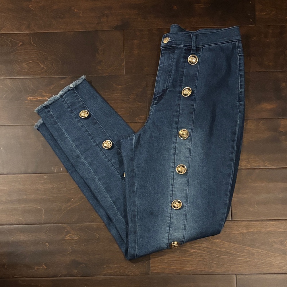 VENUS Blue Button-Accent Jeans